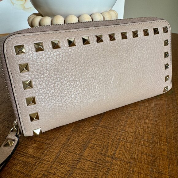 Valentino Garavani Leather Studded Wallet Beige - Picture 6 of 11